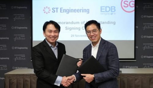 Vincent Chong handshaking with Chng Kai Fong